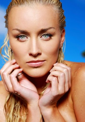 Met Art offers a free pic gallery with Liza B showing amazing shape