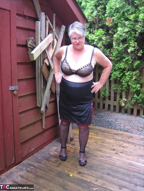 TAC Amateurs pleased to share with you a free xxx photo gallery with Girdle Goddess xxx gallery 268404