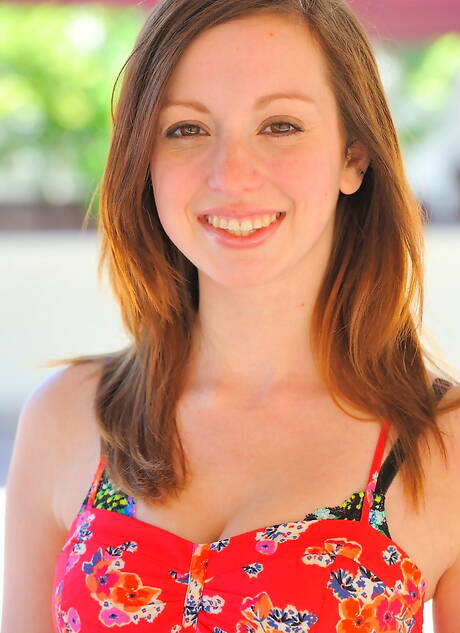 FTV Girls are proud to present you with a free photos featuring Victoria demonstrating perfect body